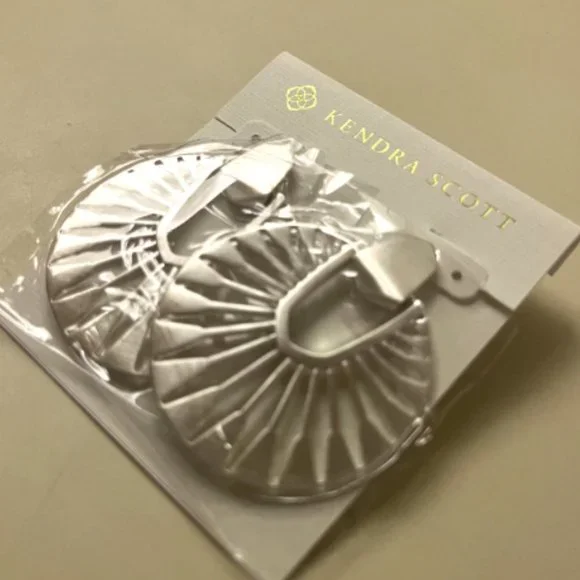 Kendra Scott Sunburst Silver Earrings NWT - Picture 4 of 6